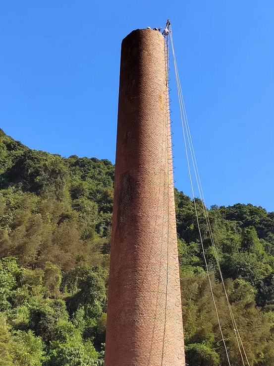 煙囪拆除公司:專(zhuān)業(yè)技術(shù)的保障,創(chuàng)新服務(wù)的體現(xiàn)